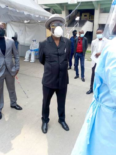 Centre de dépistage massif Covid-19 : Célestin Tunda visite les dispositifs médicaux au Stade des Martyrs  